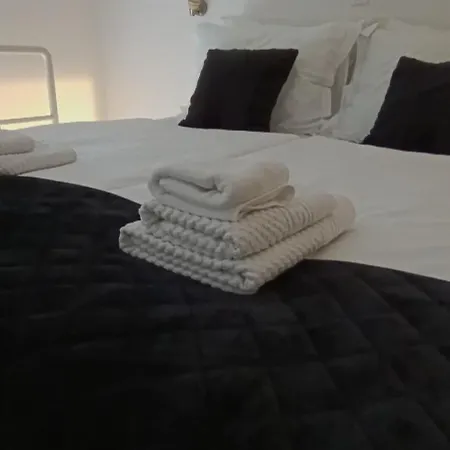 Nena With Free Private Parking Lägenhet