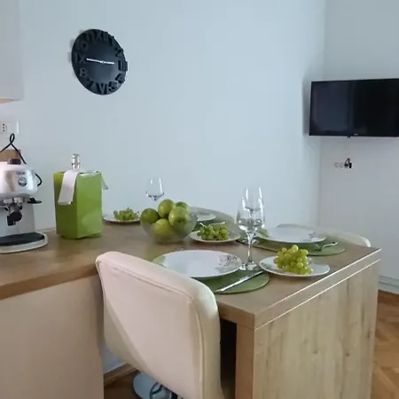 Nena With Free Private Parking