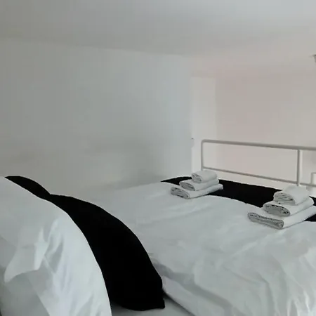 Apartment With Free Private Parking *