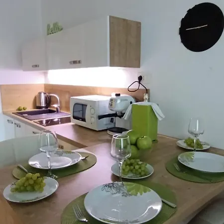 Apartment With Free Private Parking *