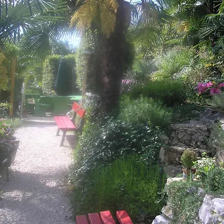 Nena With Free Private Parking