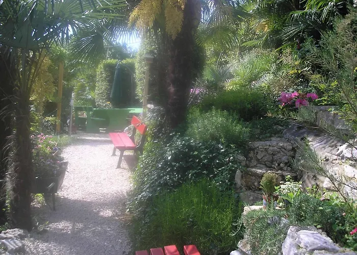 Nena With Free Private Parking