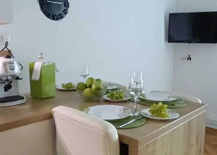 Nena With Free Private Parking